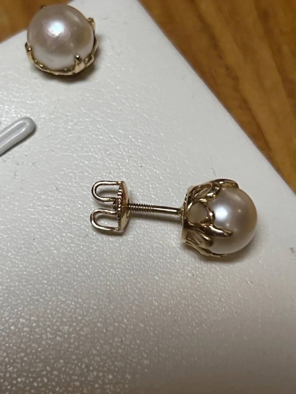 472836 10k yg pearl earrings- screw back - Picture 3 of 3